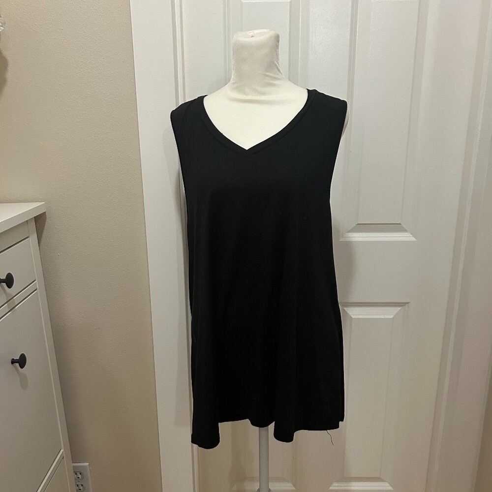 Black Sleeveless V-Neck Top - XL